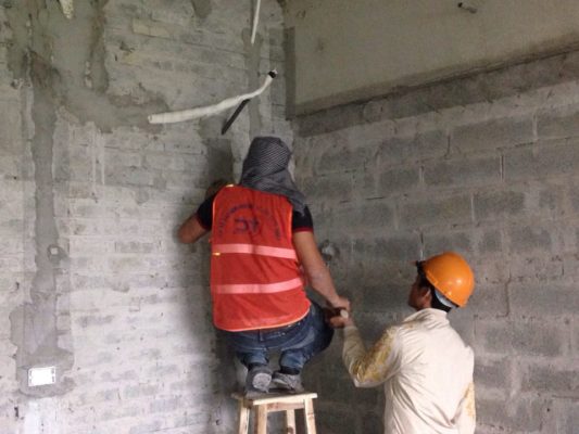 thợ ghim ống đồng điều hòa âm tường